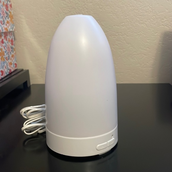 Essential Oil Diffuser - Picture 1 of 4